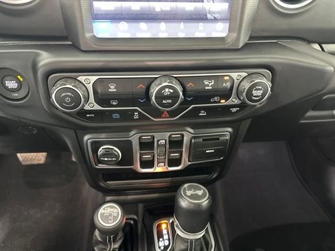 Used 2023 Jeep Wrangler Unlimited Sahara image 23