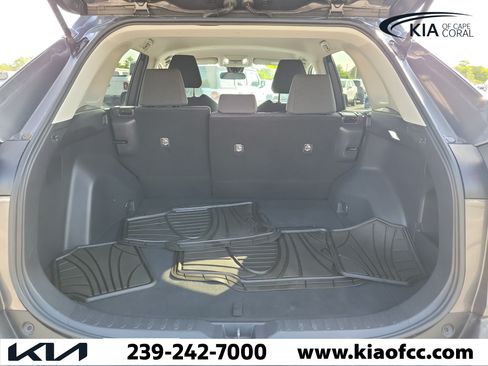 Used 2021 Toyota RAV4 LE FWD image 11