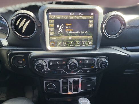 Used 2021 Jeep Wrangler Unlimited Sahara image 18