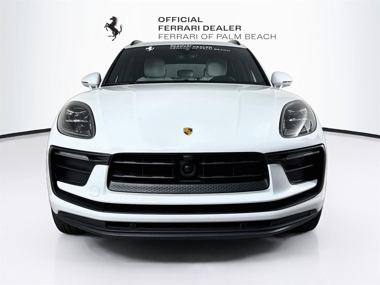 Used 2024 Porsche Macan AWD/4WD image 2