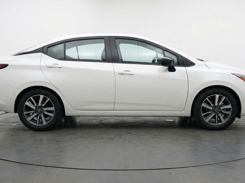 Used 2025 Nissan Versa SV image 8