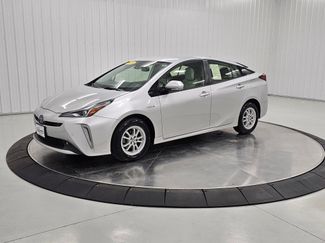 Used 2019 Toyota Prius XLE AWD/4WD video 1