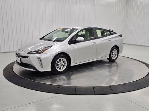 Used 2019 Toyota Prius XLE AWD/4WD image 1