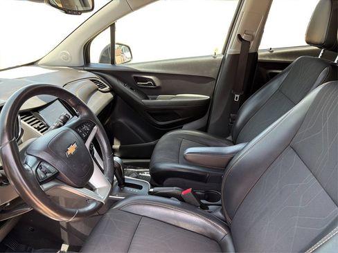 Used 2019 Chevrolet Trax LT w/ Redline Edition FWD image 10