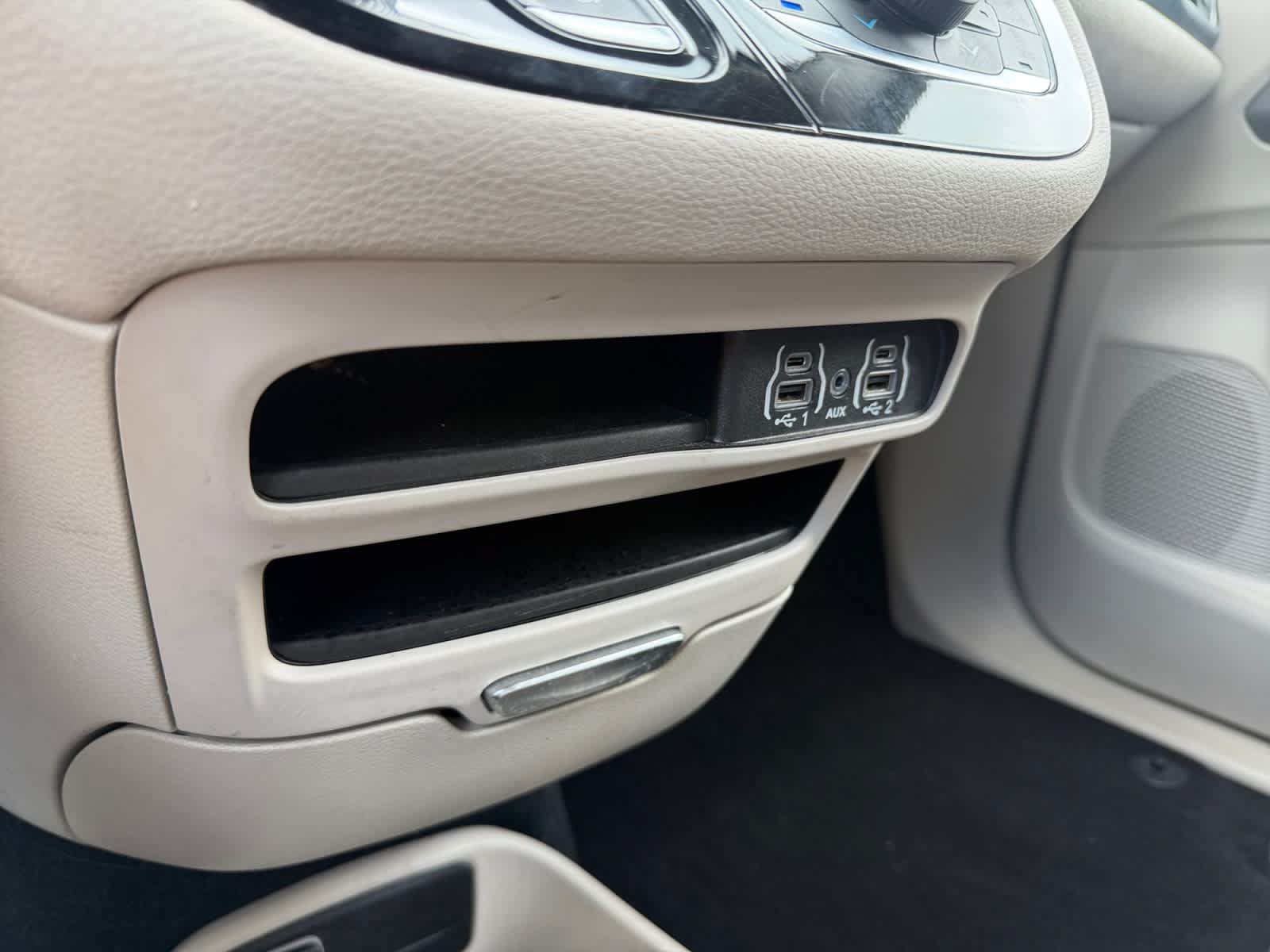 Used 2024 Chrysler Pacifica Limited FWD image 30