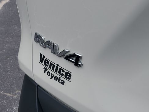 Used 2021 Toyota RAV4 XLE Premium FWD image 12