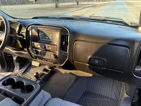 Used 2018 Chevrolet Silverado 1500 Custom w/ Custom Value Package image 19