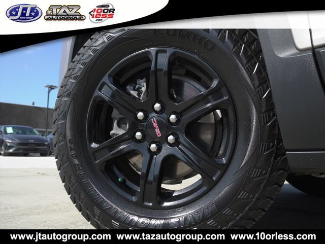 Used 2023 GMC Acadia AT4 w/ Trailering Package AWD/4WD image 3