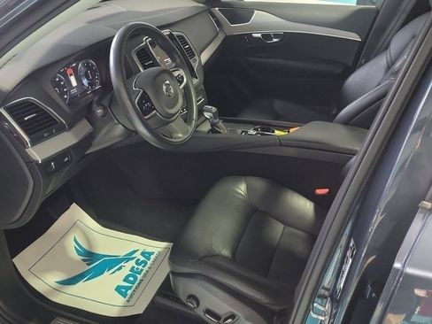 Used 2022 Volvo XC90 T5 Momentum image 3