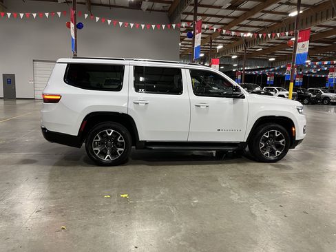 Certified 2024 Jeep Wagoneer Series III image 6