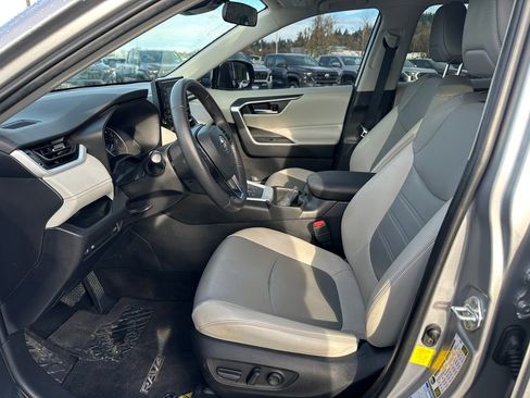 Used 2022 Toyota RAV4 XLE Premium image 13