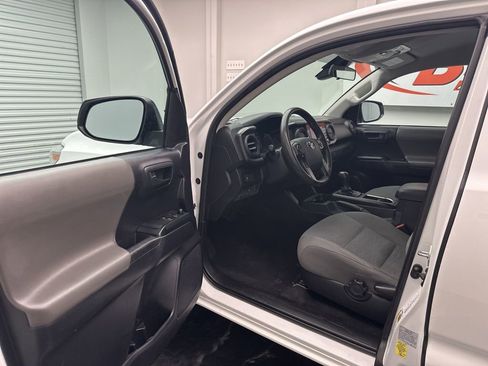 Used 2020 Toyota Tacoma SR image 5