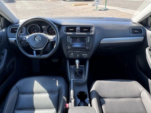 Used 2017 Volkswagen Jetta SE image 17