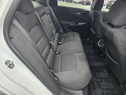 Used 2018 Chevrolet Malibu LT image 31