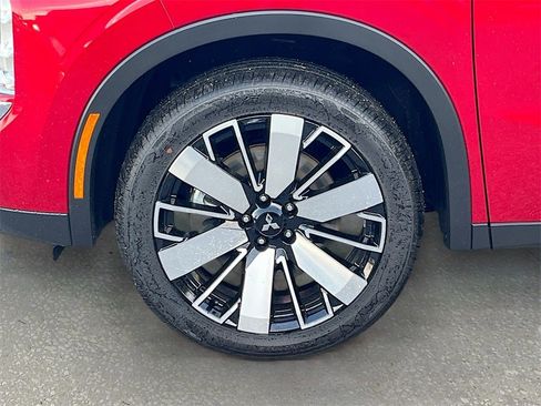 New 2025 Mitsubishi Outlander SE image 33