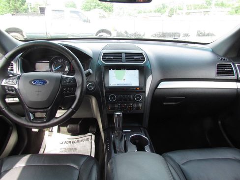 Used 2017 Ford Explorer XLT w/ Equipment Group 202A FWD image 21