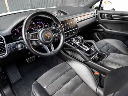 Used 2023 Porsche Cayenne GTS AWD/4WD image 4