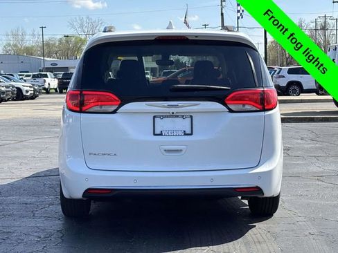 Used 2019 Chrysler Pacifica Touring-L image 36