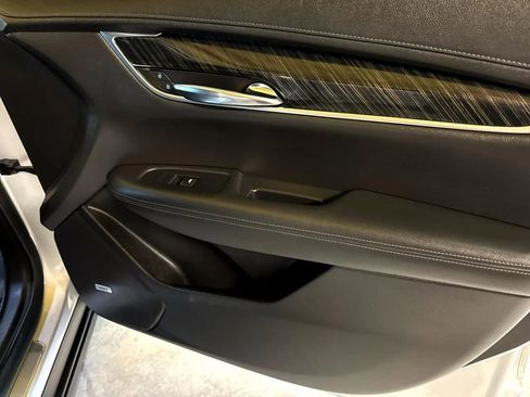 Used 2020 Cadillac XT6 Premium Luxury image 34