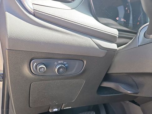 Used 2025 Buick Encore GX Preferred AWD/4WD image 21