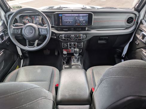 Used 2025 Jeep Wrangler Unlimited Rubicon AWD/4WD image 30