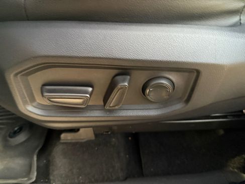 Used 2022 Toyota Tundra SR5 w/ SR5 Premium Package image 27