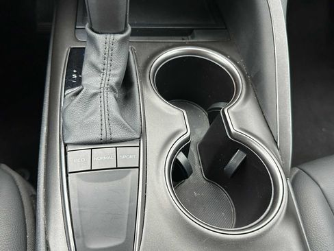 Used 2024 Toyota Camry SE image 30