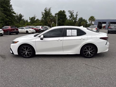Used 2024 Toyota Camry SE FWD image 8