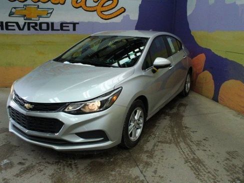 Used 2017 Chevrolet Cruze LT w/ Convenience Package image 7