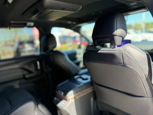 Used 2025 Toyota Sienna Platinum AWD/4WD image 19