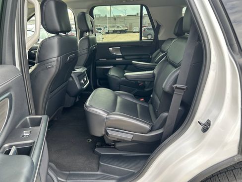 Used 2025 Ford Expedition Platinum AWD/4WD image 22