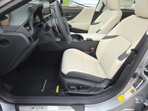 Used 2025 Lexus ES 350 w/ Premium Package FWD image 6