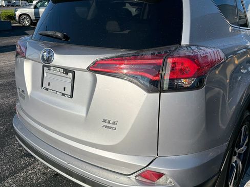 Used 2018 Toyota RAV4 XLE w/ Plus Extra Value Package AWD/4WD image 5