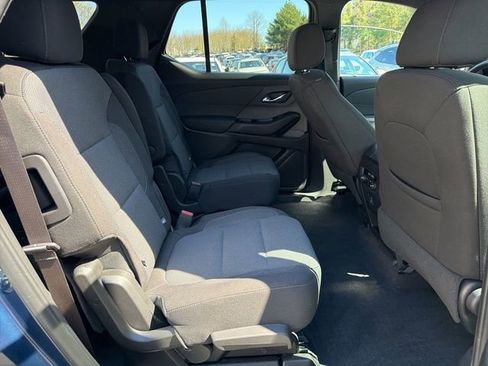 Used 2023 Chevrolet Traverse LT image 11