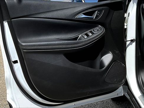 Used 2021 Buick Encore GX Select image 25