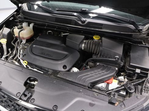 Used 2025 Chrysler Pacifica Select image 13