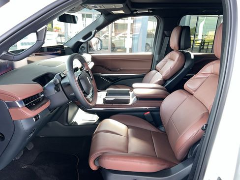 New 2025 Lincoln Navigator L Reserve image 9