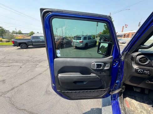 Used 2020 Jeep Wrangler Unlimited Sahara w/ Uconnect 4C Nav & Sound Group AWD/4WD image 15