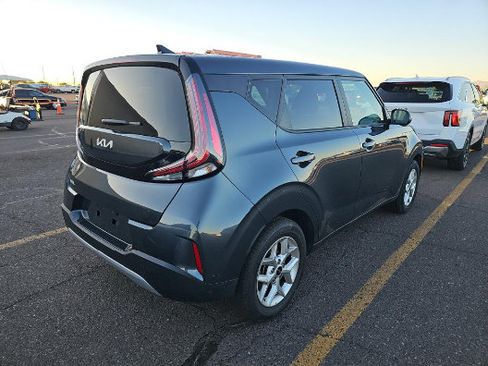Used 2025 Kia Soul LX w/ LX Technology Package FWD image 2