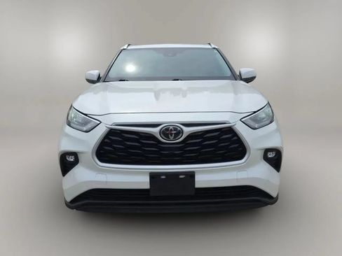 Used 2020 Toyota Highlander XLE AWD/4WD image 4