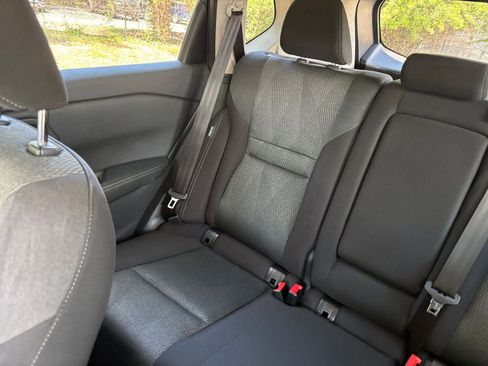 Used 2025 Nissan Rogue SV FWD image 41
