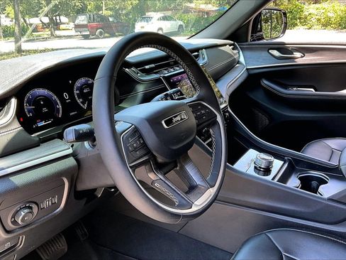 Used 2025 Jeep Grand Cherokee Limited w/ Black Appearance Package RWD image 14