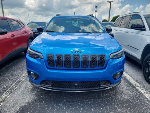 Used 2023 Jeep Cherokee Altitude Lux AWD/4WD image 2