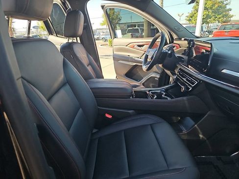 Used 2024 Chevrolet Traverse Z71 w/ Enhanced Driving Package AWD/4WD image 10