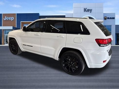 Used 2019 Jeep Grand Cherokee Altitude image 4