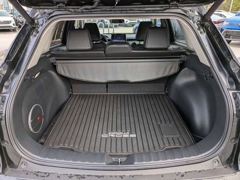 Used 2023 Toyota Corolla Cross XLE w/ Convenience Package image 13