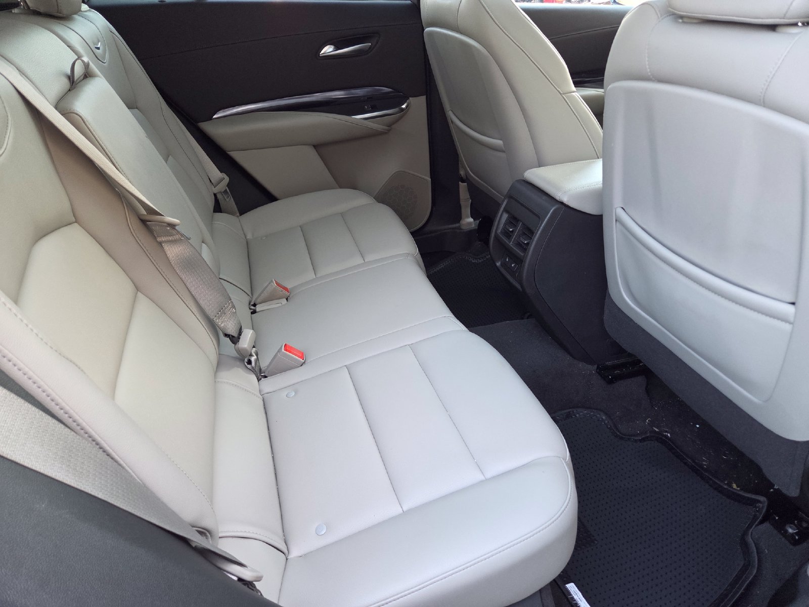 Certified 2023 Cadillac XT4 Luxury w/ Cold Weather Package FWD image 22