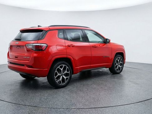 Used 2025 Jeep Compass Limited image 9
