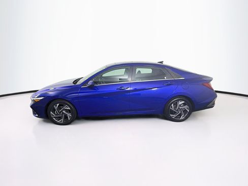 Used 2025 Hyundai Elantra SEL FWD image 4