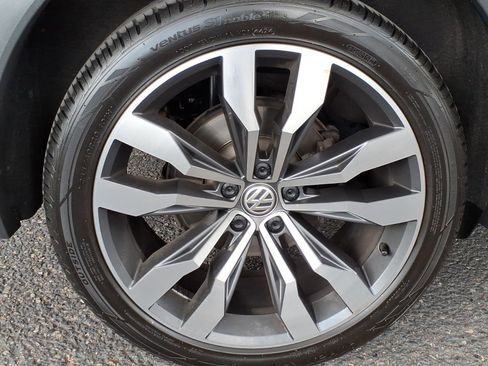 Used 2020 Volkswagen Tiguan SEL Premium R-Line image 9